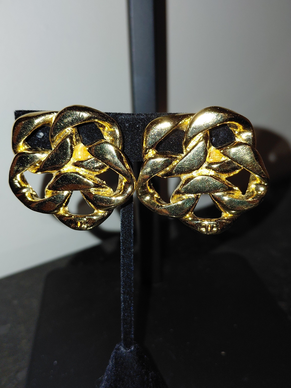 Vtg 80's Chanel 24kt Goldplated  Knot Chain Clip On Earrings VGVC